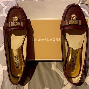MK in great condition. Burgundy color size 7.